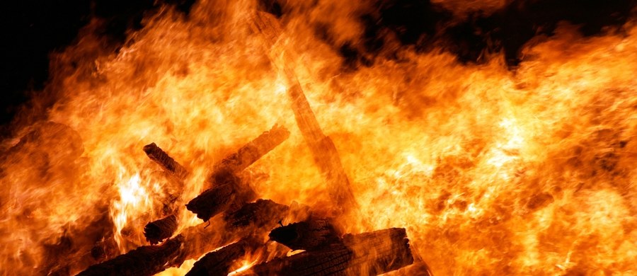 44-letni Piotr G. został tymczasowo aresztowany. To on stoi za pożarem zabytkowej willi przy ul. Piłsudskiego w Koszalinie, w której mieściło się niepubliczne przedszkole i pokoje do wynajęcia. G. spowodował też pożar klatki schodowej kamienicy przy ul. Matejki. Policjantom zeznał, że nie pamięta zbyt wiele.