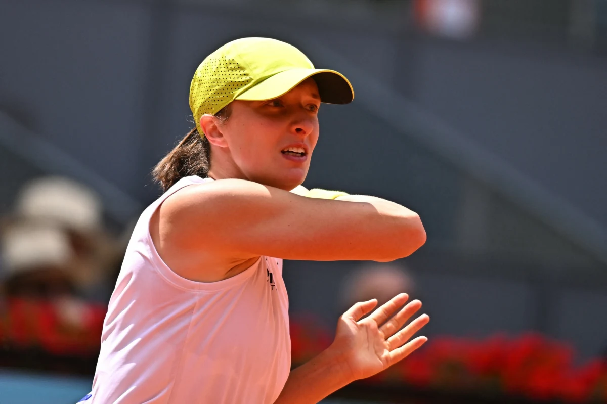 Iga Świątek przed wielką szansą na swój pierwszy finał w obecnym sezonie. Od gry o tytuł w Madrycie dzieli Polkę jeden krok, który może wykonać już dzisiaj. Półfinałową rywalką wiceliderki światowego rankingu będzie Amerykanka Coco Gauff. Początek o godzinie 16. Świątek wygrała 11 z 14 potyczek z tą przeciwniczką.