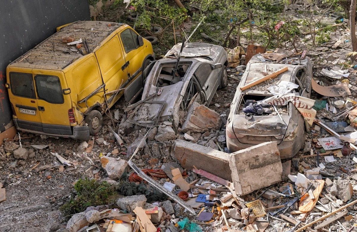 Nocny atak Rosji na Ukrainę. Co najmniej dwie osoby zginęły, a kilkanaście zostało rannych w zmasowanym ataku z użyciem dronów na Odessę, na południu kraju. Zniszczone zostały budynki mieszkalne, obiekty socjalne i transport.