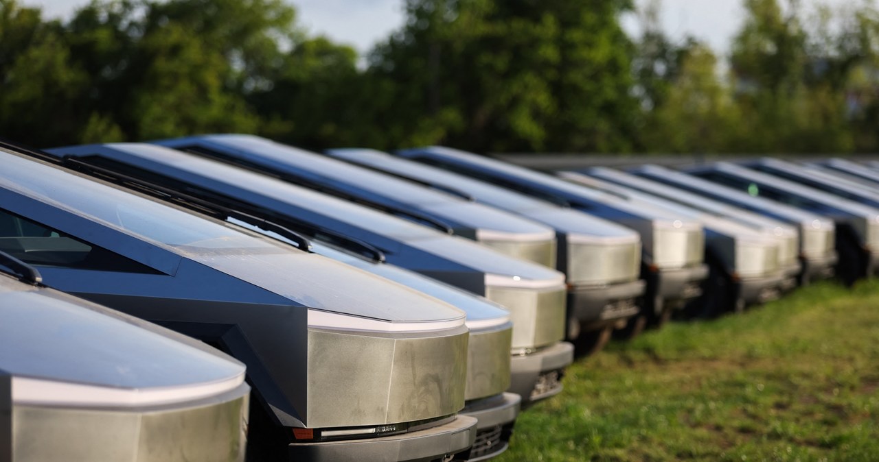 Wojsko kupuje 33 Tesle, żeby je zniszczyć. Konkretny cel dla Cybertrucków wiadomości,aktualności,Interia Wojsko kupuje 33 Tesle, żeby je zniszczyć. Konkretny cel dla Cybertrucków