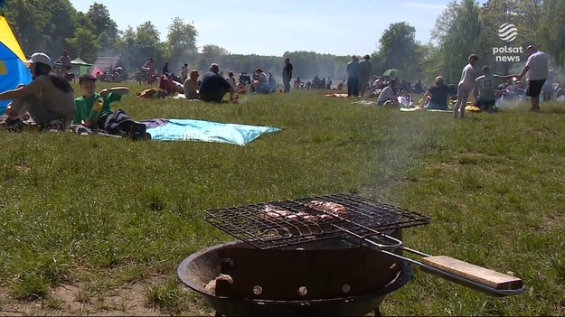 Ceny nie są dużo większe niż przed rokiem, wybory Polaków także nie. Podobnie jak od lat na długi weekend majowy chętniej wyjeżdżamy w góry niż nad morze, a rozbudowana baza noclegowa spowodowała, że wszędzie tam znajdziemy noclegi niemal na każdą kieszeń.Materiał dla "Wydarzeń" przygotowała Beata Glinkowska.
