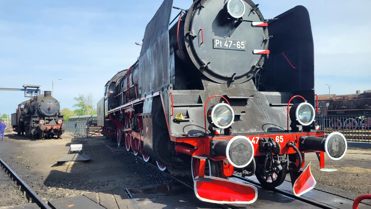 Miłośnicy parowozów mają dziś swoje święto! W wielkopolskim Wolsztynie odbywa się już 24. Parada Parowozów. To wydarzenie, na które zjeżdżają lokomotywy z całej Europy i nie brakuje turystów z najdalszych zakątków świata.