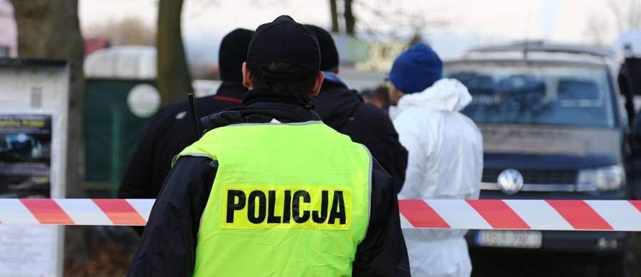 ​Zamordowana 16-latka z Mławy i podejrzany o zabójstwo 17-latek znali się - przekazała Prokuratura Okręgowa w Płocku. Śledczy podali w piątek nowe informacje dotyczące śmierci nastolatki, której ciało znaleziono w czwartek. Również wczoraj w Grecji zatrzymano podejrzanego.