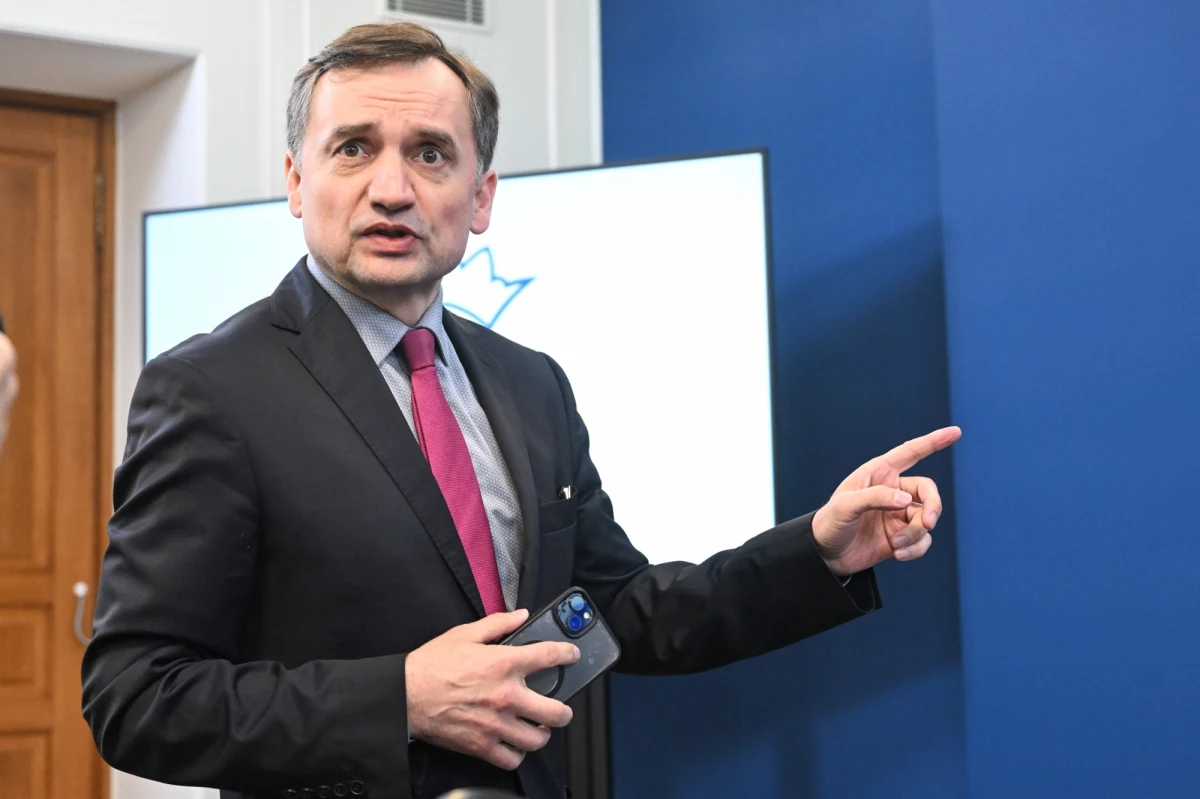 Rzecznik Prokuratury Okręgowej w Warszawie Piotr Skiba potwierdził czwartkowe doniesienia RMF FM, że w ubiegłym tygodniu w jednym z postępowań dotyczących Funduszu Sprawiedliwości jako świadek przesłuchany został Zbigniew Ziobro. Chodzi o sprawę listu Jarosława Kaczyńskiego do byłego ministra sprawiedliwości.