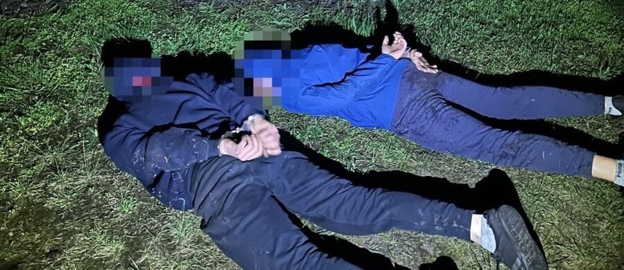 Policjanci z Jaworzna zatrzymali dwóch mężczyzn, którzy kradli infrastrukturę kolejową w Jaworznie. Złodzieje wpadli na gorącym uczynku.