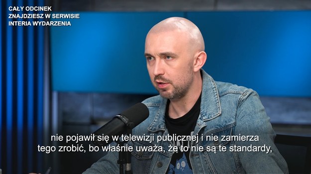 Szymon Hołownia wprost, a Włodzimierz Czarzasty po cichu dają do zrozumienia, że Telewizja Polska w obecnym kształcie nie działa tak, jak powinna jako publiczne medium. Lider Nowej Lewicy utrzymuje nawet bojkot TVP i nie pojawia się na jej antenach. Co dokładnie zarzucają tej stacji? Zobacz fragment podcastu "Polityczny WF".