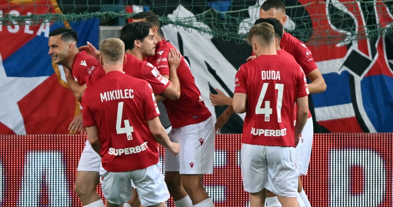 Świetny początek Wisły Kraków, później wielka zmiana. Wszystko na oczach 30 tys. ludzi