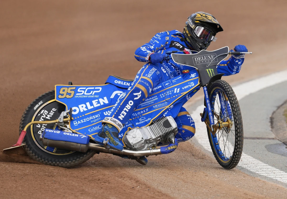 Wieczorem (godz. 19) żużlowcy zainaugurują nowy sezon cyklu Grand Prix, a więc walki o tytuł indywidualnego mistrza świata. Bartosz Zmarzlik powalczy o swoje szóste mistrzostwo. Polak wydaje się mocnym faworytem do zwycięstwa, ale presja jest coraz większa. 