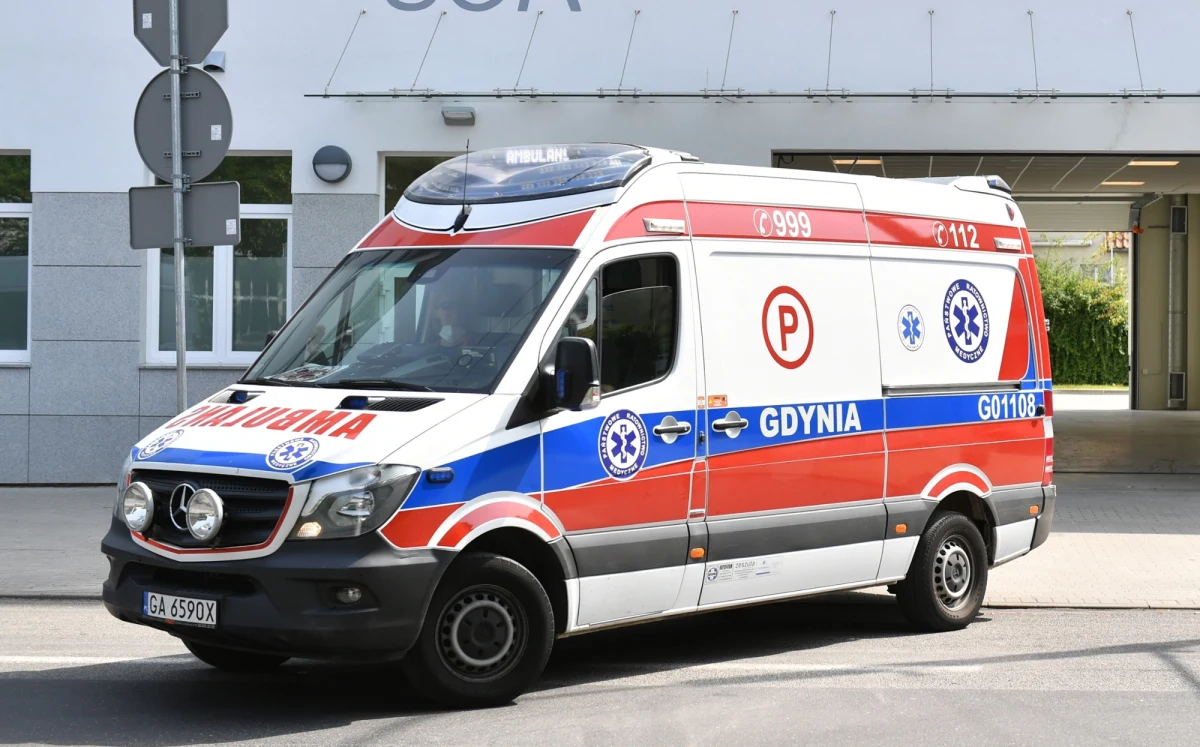 Kolejny atak na personel medyczny. Kobieta, która została przywieziona w nocy do gdyńskiego szpitala, napadła na ordynatora, lekarza i ratowniczkę medyczną. 28-latka była pijana.