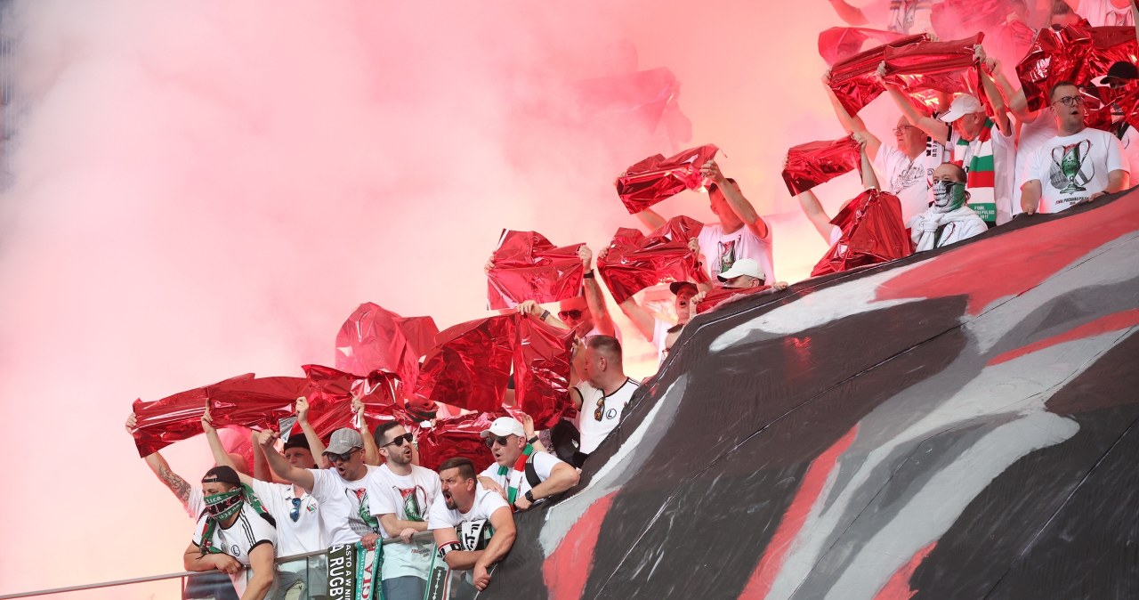 Policyjna obława na PGE Narodowym. Prawie 100 osób zatrzymanych [WIDEO]