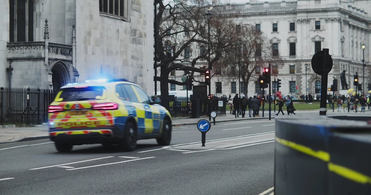 Londyńska policja zatrzymała ośmiu mężczyzn w ramach dwóch niezależnych śledztw dotyczących terroryzmu. Oba dochodzenia obejmują m.in. obywateli Iranu, jednak nie są ze sobą powiązane.