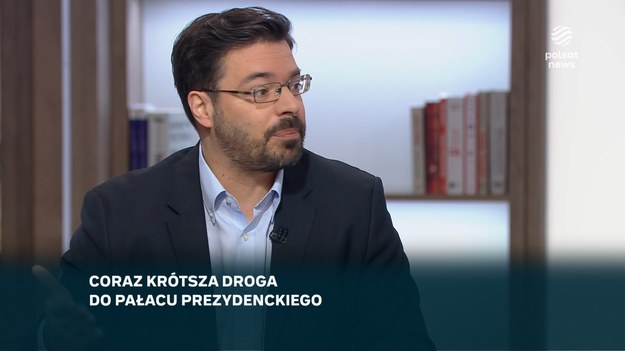 Spotkanie Karola Nawrockiego z Donaldem Trumpem w Białym Domu skomentowali goście programu ''Śniadanie Rymanowskiego''. Jak powiedział poseł PiS Zbigniew Bogucki, "to były długie rozmowy, (Karol Nawrocki - przyp. red.) spędził tam siedem i pół godziny, wyłączając ten czas w ogrodzie różanym i czas na konferencje". - (Karol Nawrocki - przyp. red.) spotkał się i rozmawiał ze spikerem Johnsonem, spotkał się z ważnymi kongresmenami, więc to był cykl spotkań, zwieńczeniem których było spotkanie z prezydentem USA Donaldem Trumpem w Gabinecie Owalnym, do którego, myślę, że państwo nie tylko nie jesteście w stanie podejść, ale nawet powąchać klamki, mówiąc tak przenośnie - powiedział. Z kolei Paweł Śliż z Polski 2050 przyznał, że "obrazek" z Gabinetu Owalnego był "dobry, ale tylko kampanijny", a prezydencki kandydat PiS nie przywiózł ze spotkania żadnych konkretów. - My chcemy budować sojusze, a wy chcecie robić tylko obrazki na majówkę - powiedział. - Nie mówiłem o tym, że Polska straci na tej wizycie, mówiłem, że ona może zaszkodzić Karolowi Nawrockiemu (...) Jeżeli chcemy prezydenta, który nie wisi u żadnej klamki, to polecam Adriana Zandberga - skomentował z kolei poseł Razem Maciej Konieczny. Głos zabrał również poseł KO Paweł Bliźniuk. Jak zaznaczył, "wy tworzycie takie fałszywe wrażenie o tym, że są jakieś problemy w relacjach Polska - USA". Próbujecie na bazie jednego zdjęcia budować całą narrację polityczną, o tym że to Karol Nawrocki jako jedyny dba o interesy państwa polskiego, mimo że nic nie załatwił, nie poruszył żadnej sprawy merytorycznej na tym spotkaniu - podkreślił polityk. - Bez względu na to, czy Nawrocki uściśnie rękę z Trumpem czy Trzaskowski z Obamą, my robimy swoje. Sławomir Mentzen objechał już ponad 300 powiatów, to jest obejście systemu. My wiemy, że mamy przeciwko sobie media (...) w związku z tym docieramy do ludzi bezpośrednio - dodał natomiast europoseł Konfederacji Stanisław Tyszka.