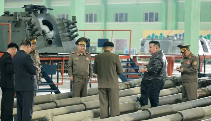 Tajemnicza inspekcja Kim Dzong Una. Pokazano nowy sprzęt