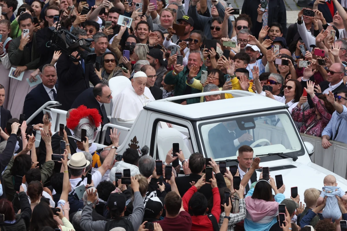 Papamobile z misją ratunkową w Strefie Gazy. Samochód, którym papież Franciszek poruszał się na Zachodnim Brzegu, zostanie przekształcony w mobilną klinikę dla chorych i rannych dzieci w Strefie Gazy - poinformował dziennik "New York Times". Ojciec Święty przed śmiercią pobłogosławił ten projekt.