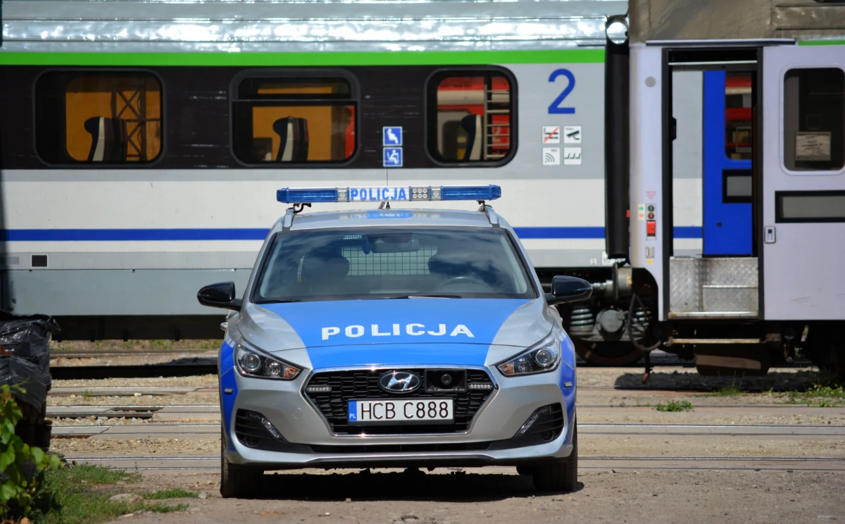 Tragedia w Aleksandrowie Kujawskim (woj. kujawsko-pomorskie). Jedna osoba nie żyje po zderzeniu pociągu osobowego z samochodem dostawczym.
