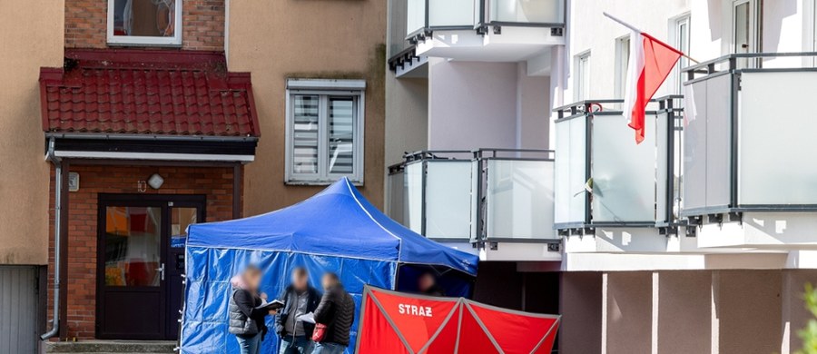 Nad ranem doszło do zabójstwa w podpoznańskich Koziegłowach. Nie żyje 51-letnia kobieta. Policja zatrzymała sprawcę oraz zabezpieczyła narzędzie zbrodni. 