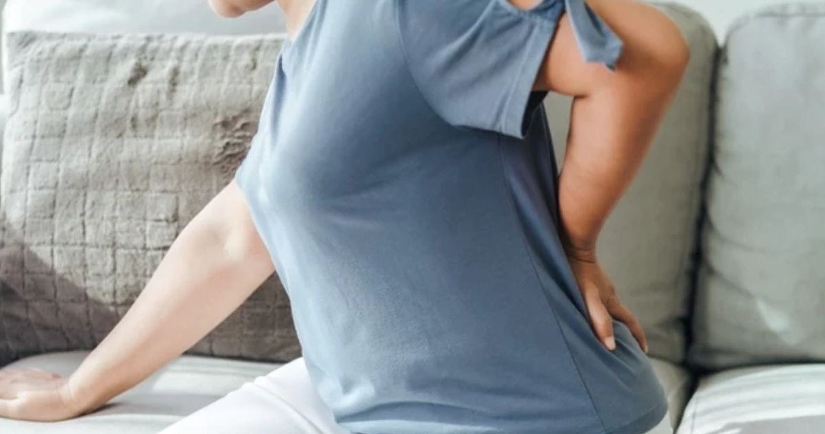 Silny ból dokucza miesiącami. Jak radzić sobie z zapaleniem korzonków?