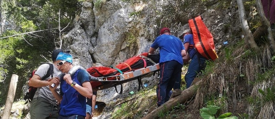 To był pracowity długi weekend dla toprowców. Tatrzańskie Ochotnicze Pogotowie Ratunkowe (TOPR) udzieliło pomocy aż 26 turystom. Mimo pięknej pogody, w wyższych partiach gór panowały trudne warunki, co przyczyniło się do wielu wypadków.