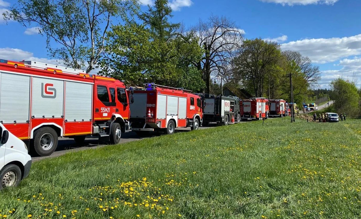 5 osób, w tym jedno dziecko, trafiło do szpitali po wypadku busa w Niepoczołowicach w województwie pomorskim. Pojazdem jechały osoby z niepełnosprawnościami, które wracały do domów.
