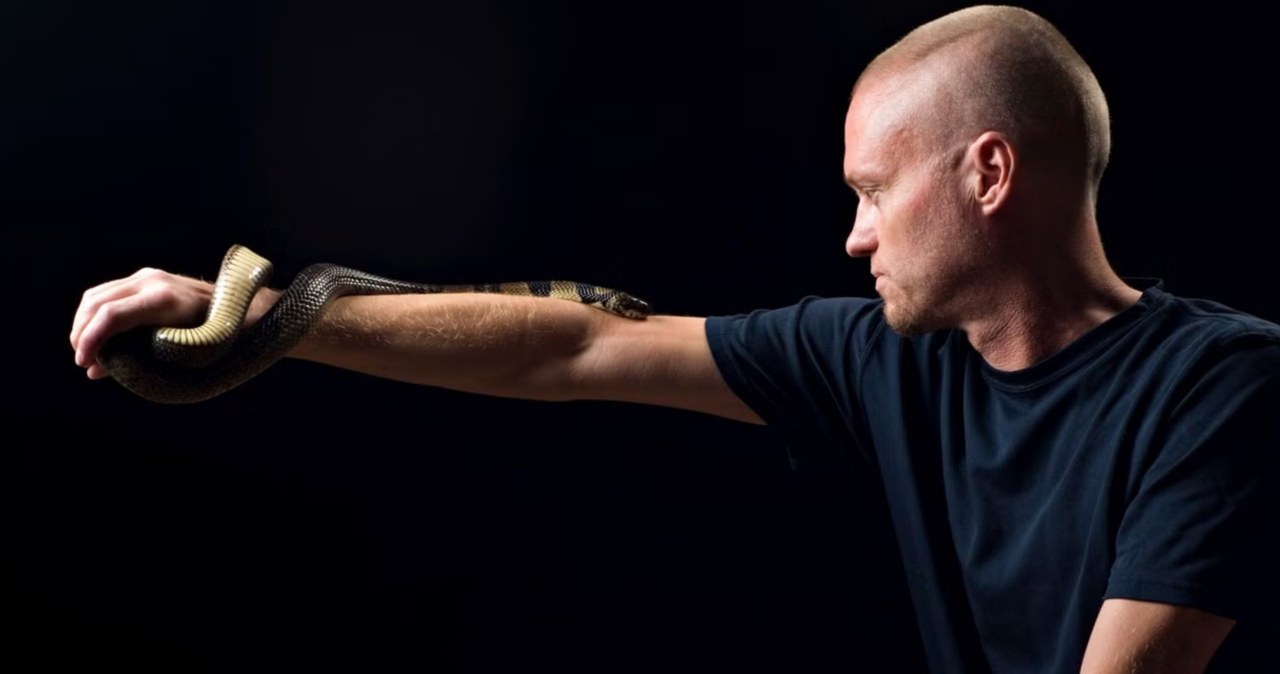 20 lat i 200 ukąszeń węży później. Jego krew to teraz antytoksyna