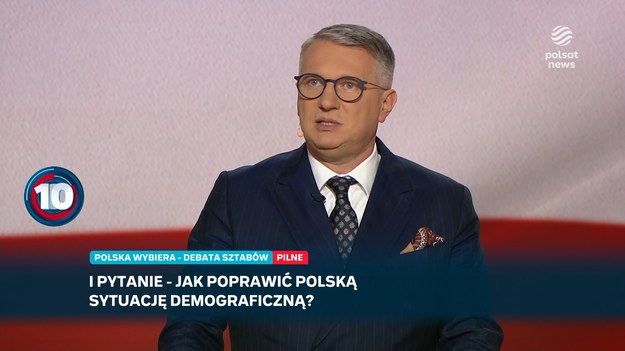 Debata przedstawicieli sztabów wyborczych niemal wszystkich kandydatów ubiegających się o urząd prezydenta. Uczestnicy będą mówić o bezpieczeństwie, polityce zagranicznej oraz polityce krajowej. Pierwsze pytanie dotyczyło pomysłów sztabów na zwiększenie demografii. - Dzieci to nie jest hobby rodziców, to także powinna być odpowiedzialność państwa. Wychowanie dziecka do 25 roku życia, to jest około 350 tys. złotych, państwo powinno również partycypować w tych dużych kosztach - odpowiedział Sachajko. - Pierwsza rzecz, to kwestia mieszkaniowa. Ludzie nie mają, gdzie mieszkać. Jeśli młodzi ludzie nie mogą się wyprowadzić od rodziców, albo mieszkają na 20 metrach, to nie zdecydują się na kolejne dziecko, dlatego państwo powinno realizować dobrą politykę mieszkaniową - podkreśliła Marcelina Zawisza. - Jestem ojcem piątki dzieci, nasz kandydat Sławomir Mentzen jest ojcem trójki dzieci, doskonale sobie zdaje sprawę, jak trud, koszta, wysiłek jest wychowanie dzieci - podkreślił Przemysław Wipler ze sztabu Sławomira Mentzena. - Szkoła musi być bezpieczna i normalna, pozbawiona wszelkiej ideologii. Państwo musi się opiekować wszystkimi, we wszystkich gminach, tak żeby żadni rodzice nie czuli się pozbawieni odpowiedniej infrastruktury żłobkowej, czy przedszkolnej - odpowiedział Tobiasz Bocheński ze sztabu Karola Nawrockiego. - Rafał Trzaskowski, jako samorządowiec, ale także jako ojciec doskonale wie, jak ważne jest bezpieczeństwo. Jak ważne jest to, żebyśmy my, po urodzeniu dziecka, mogły podejmować decyzję, czy chcemy wrócić do pracy, czy chcemy zostać w domu - tak na pytanie o demografię odpowiedziała Monika Rosa ze sztabu Rafała Trzaskowskiego.