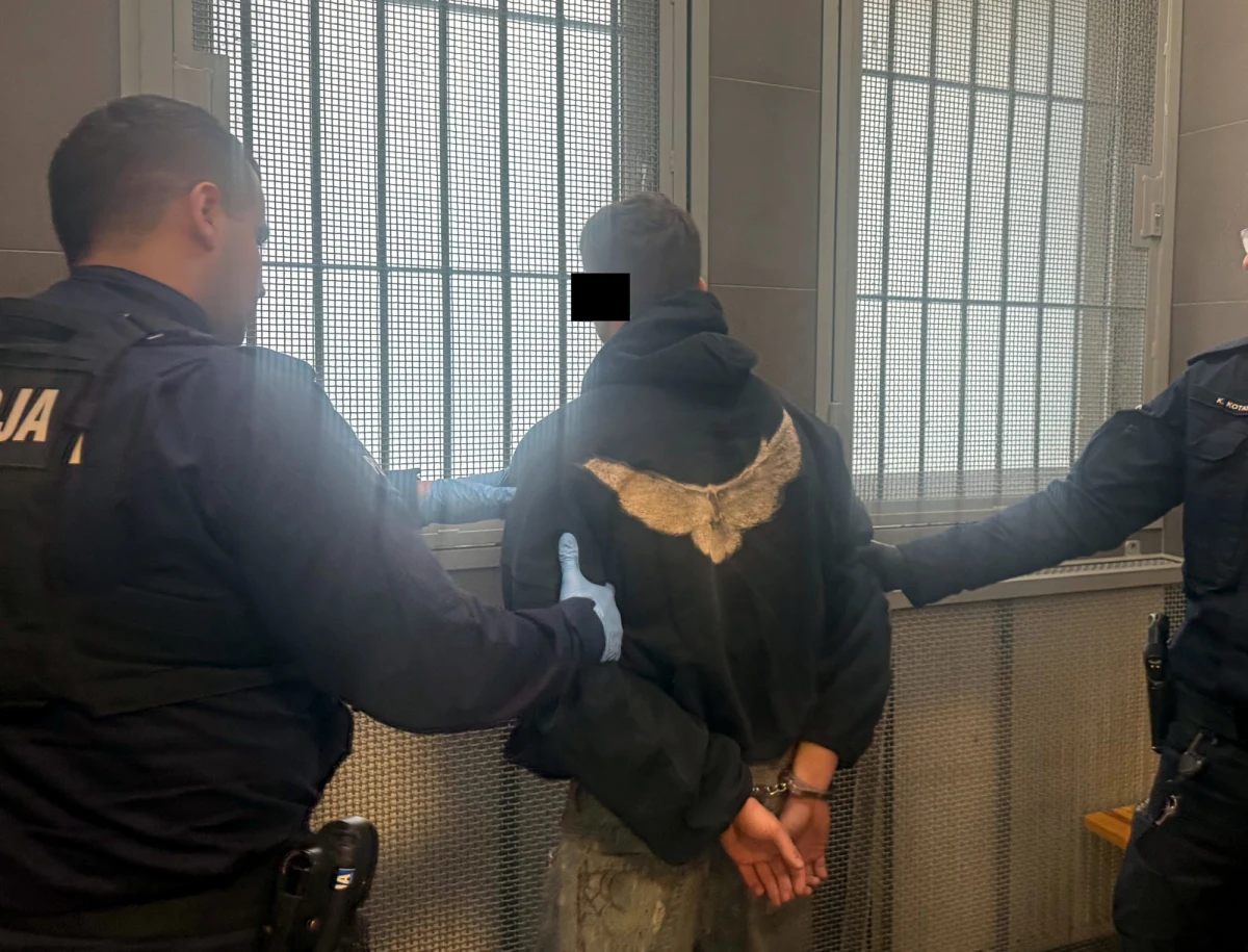 Do nietypowego zdarzenia doszło w ostatnim czasie w centrum Warszawy. 24-latek spowodował kolizję na moście Poniatowskiego, po czym zasnął. Okazało się, że mężczyzna prowadził mercedesa pod wpływem narkotyków. Grozi mu do trzech lat więzienia. 