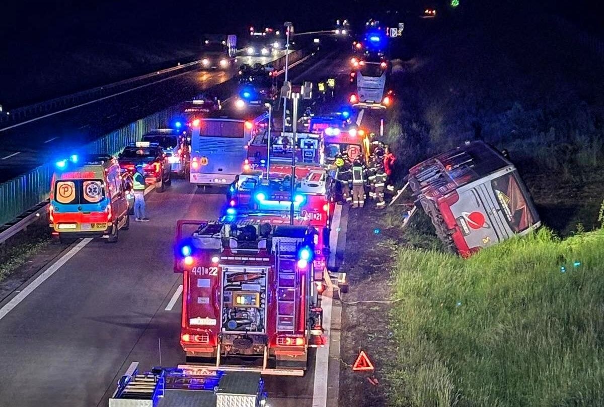 Wypadek na A4. Autokar wypadł z drogi, są ranni