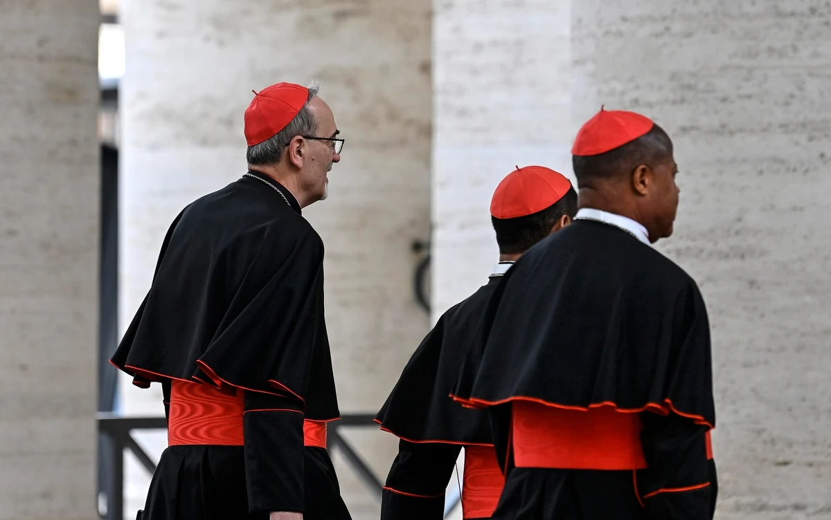 Kto następcą Franciszka? W środę w Watykanie rozpocznie się konklawe, które wybierze nowego papieża. Lista papabili, czyli faworytów do tronu papieskiego, jest długa. Najczęściej wymieniani są: dotychczasowy sekretarz stanu kardynał Pietro Parolin, przewodniczący Episkopatu Włoch kardynał Matteo Zuppi i kard. Luis Antonio Tagle z Filipin.