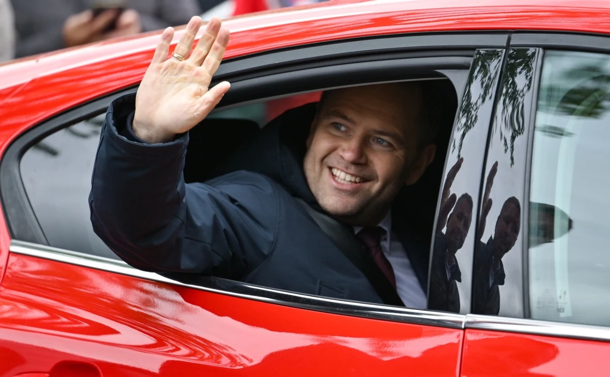 "Karol Nawrocki jest wraz z żoną właścicielem dwóch mieszkań. Zawsze te informacje zawierał w składnych oświadczeniach majątkowych" - poinformowała rzeczniczka kandydata na prezydenta Emilia Wierzbicki, która w mediach społecznościowych zamieściła kopię oświadczenia majątkowego Nawrockiego.