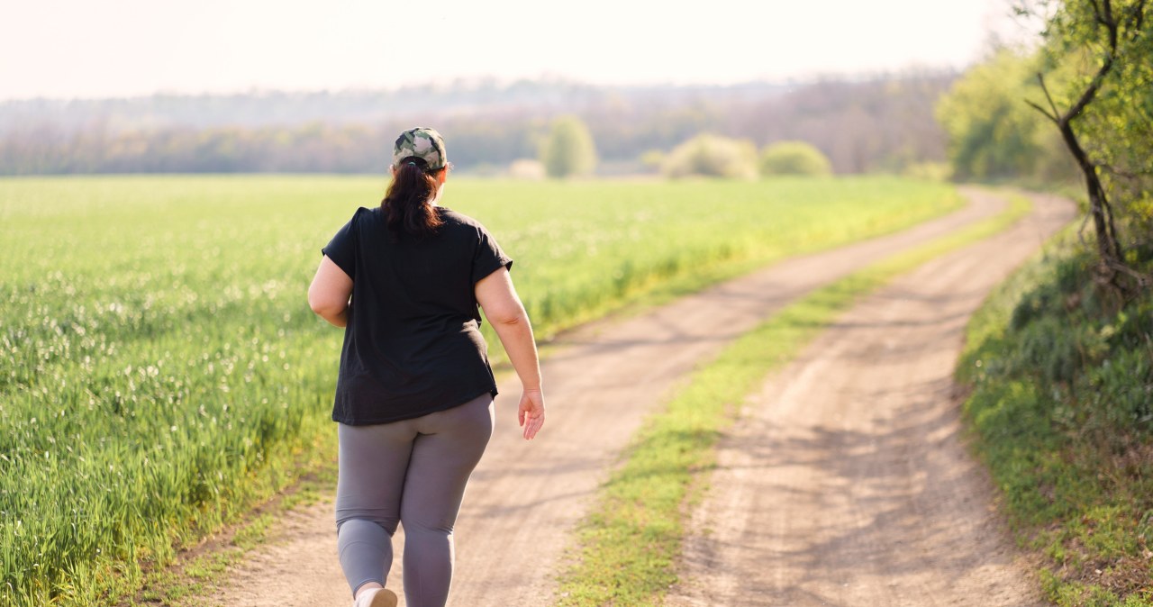 Najlepsze tempo spacerów podczas odchudzania. Kilogramy polecą w dół