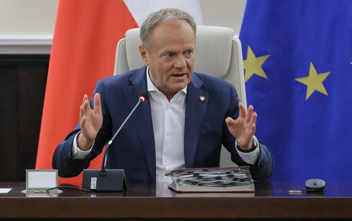 "Mateusz, Karol, Jarosław, Joachim - oni wszyscy w mieszkaniówce powinni robić. Działki, mieszkania, wieżowce, remonty… Wszystko tanio lub za darmo" - napisał premier Donald Tusk. 