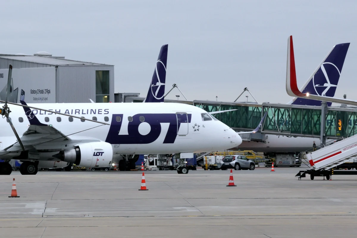 Polskie Linie Lotnicze LOT anulowały kolejne rejsy między Warszawą a Tel Awiwem. Ma to związek z niedzielnym atakiem rakietowym na lotnisko Ben Guriona. Podobną decyzję podjęły także inne linie lotnicze, między innymi Lufthansa, Wizz Air i Ryanair.
