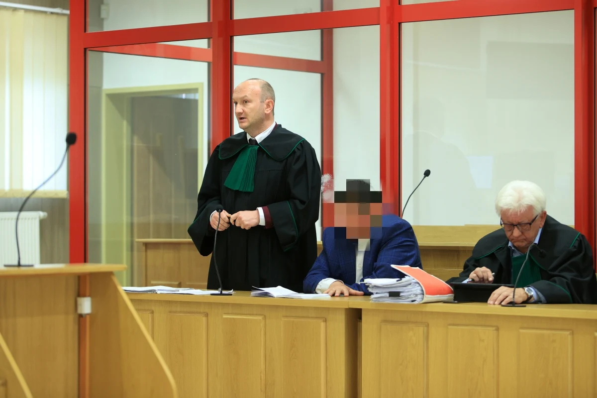 Były poseł PiS Grzegorz J. został skazany na dwa i pół roku więzienia. Wyrok jest już prawomocny. Polityk został oskarżony o przyjmowanie łapówek od znajomych w zamian za rekomendowanie ich na stanowiska w spółkach córkach Jastrzębskiej Spółki Węglowej oraz o nadużycia władzy.