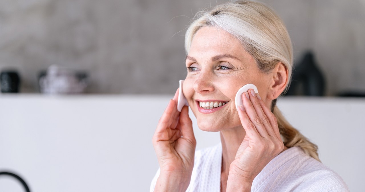 Kosztuje grosze, a jest remedium na zmęczoną i suchą cerę. W mig zyskasz blask oraz nawilżenie