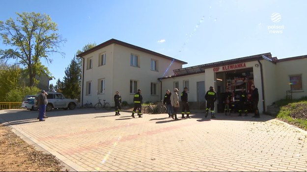 Podczas akcji gaśniczej stracili swój wóz - teraz zbierają na nowy. Strażacy z OSP w Klewiance na Podlasiu, którzy pomagali w walce z ogniem w Biebrzańskim Parku Narodowym, potrzebują nowego sprzętu. Uruchomili zbiórkę w internecie - bo bez wozu - stuletnia historia ich jednostki może się skończyć.Materiał dla "Wydarzeń" przygotował Przemysław Sławiński 