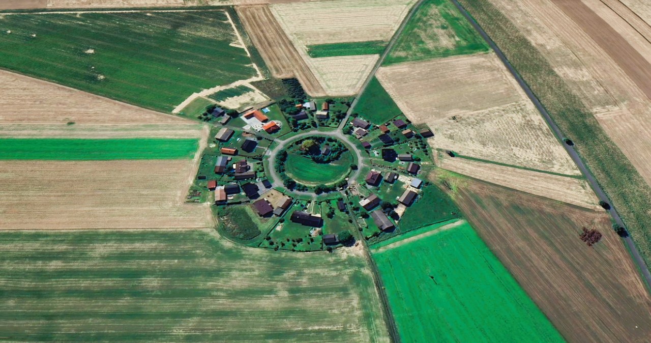 Niezwykła Czerwona. Polska wieś, która podbiła internet