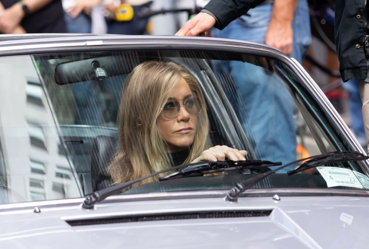 Problemy amerykańskiej gwiazdy ekranu Jennifer Aniston. Funkcjonariusze policji zostali wezwani do rezydencji aktorki w Bel Air, gdzie podejrzany o włamanie mężczyzna wjechał samochodem w bramę, w wyniku czego doznał niewielkich obrażeń. Przedstawiciel służb zdradził, że w chwili incydentu właścicielka posiadłości przebywała w domu.