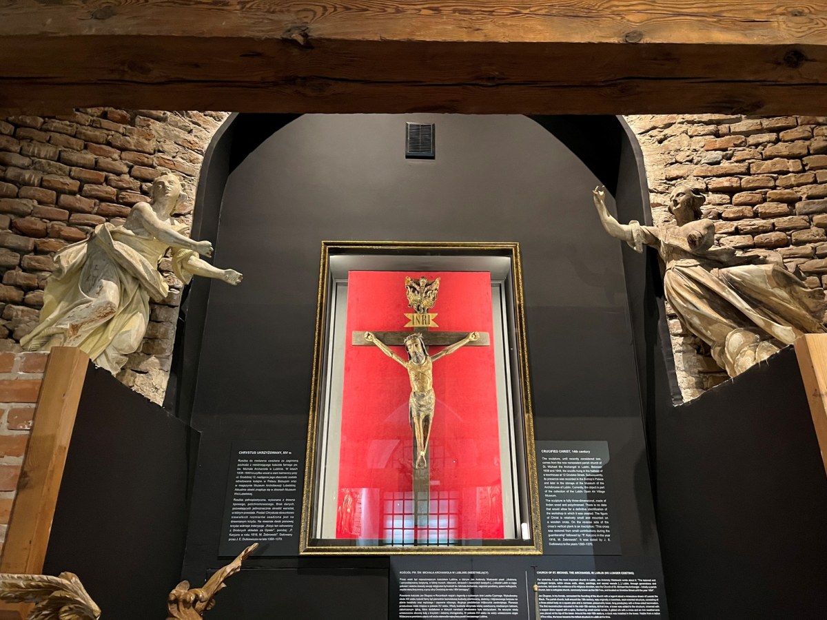 Cenny krzyż, uznany za zaginiony, trafił na ekspozycję