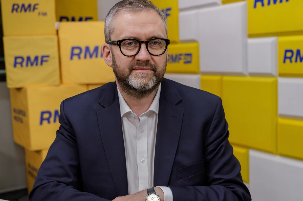 "Za dwa dni 80. rocznica zakończenia II wojny światowej. Właśnie z tego powodu rusza nasz projekt 'Wytwórnia pamięci'. Jest on adresowany do każdej osoby, która ma ochotę ściągnąć aplikację na swój telefon i nagrać relację, rozmowę z kimś, kto pamięta II wojnę światową, kto ma jakieś żywe wspomnienia z nią związane. To projekt ogólnopolski" - mówił w Popołudniowej rozmowie w RMF FM dyrektor Muzeum Powstania Warszawskiego Jan Ołdakowski. Utrwalone mają zostać reminiscencje tych, którzy w czasach wojny byli dziećmi.