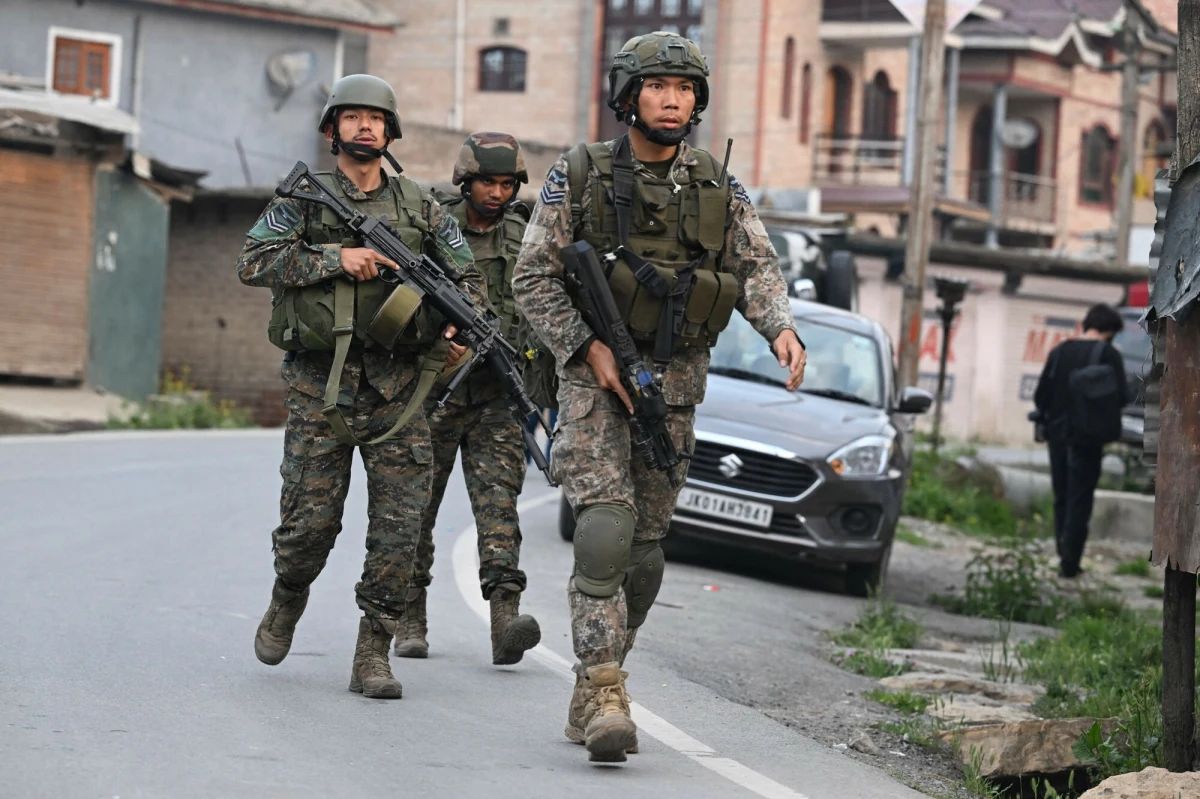 Chiny zabrały głos w sprawie ataku Indii na Pakistan. Ministerstwo spraw zagranicznych wyraziło "ubolewanie" oraz "zaniepokojenie" obecnym rozwojem sytuacji. Pekin wezwał obie strony konfliktu do zachowania spokoju i powściągliwości.