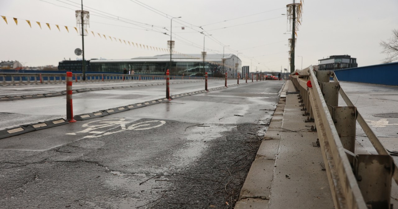 Totalna blokada w centrum Krakowa. Most Grunwaldzki wyłączony z ruchu
