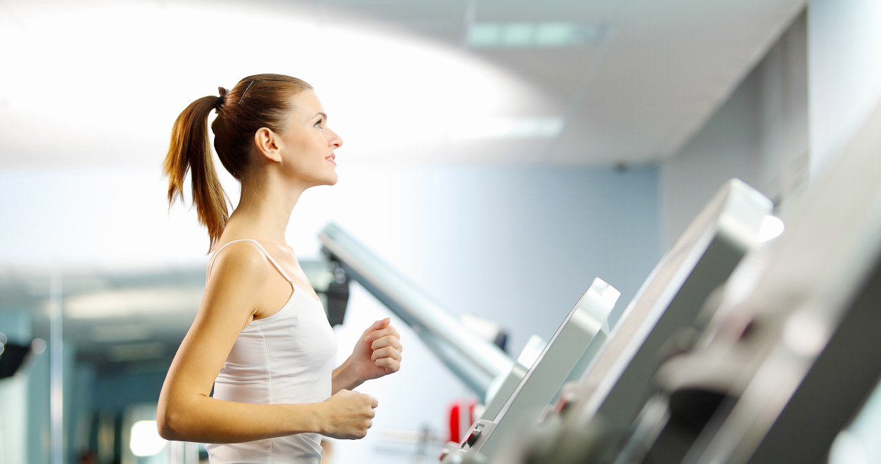 Nie musisz się męczyć, żeby schudnąć. Oto sekret TikToka: 12-3-30