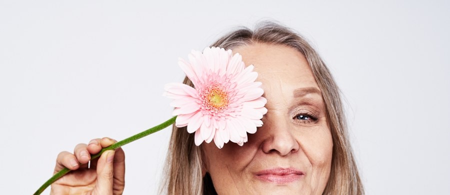 Czy wiesz, że niektóre hormony mają OGROMNY wpływ na zdrowie Twojego serca? Ten temat jest dla Ciebie szczególnie ważny, jeżeli przechodzisz menopauzę lub zbliżasz się do tego okresu. Zobacz, dlatego i sprawdź, jak możesz o siebie zadbać, aby zmniejszyć ryzyko rozwoju problemów z układem krążenia.