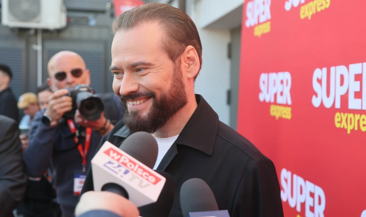 Krzysztof Stanowski - twórca Weszło, medialny prowokator, współzałożyciel Kanału Zero i kandydat na prezydenta - właśnie zakończył kontrolę nad swoim legendarnym portalem. Portal Weszło został przejęty przez podmioty powiązane z Marcinem Szpalerskim - założycielem firmy bukmacherskiej Fuksiarz.pl.