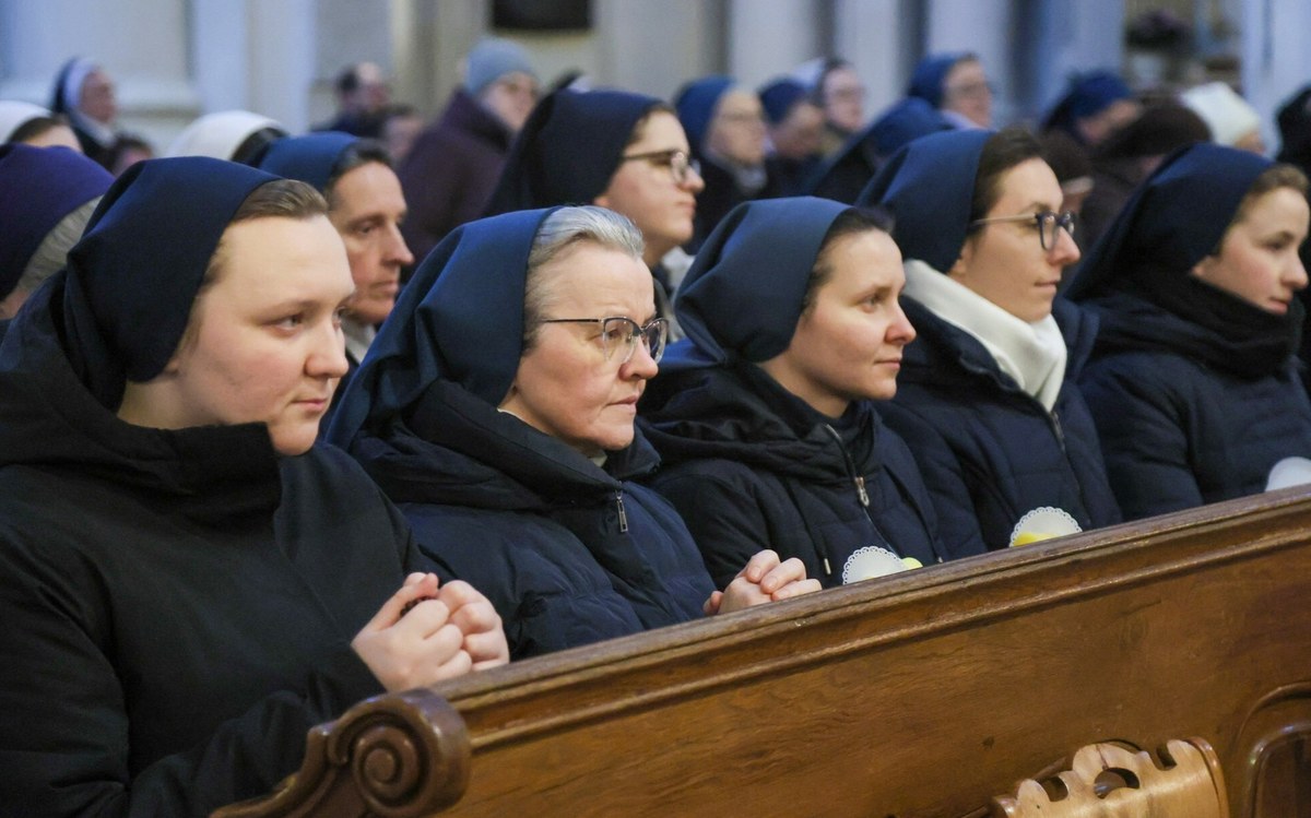 Ile naprawdę wynoszą emerytury zakonnic? Oto liczby i kulisy systemu