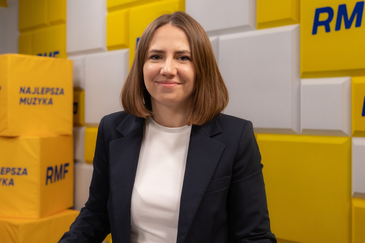 "Nigdy nie było żadnego paktu" - mówiła w Rozmowie o 7:00 w Radiu RMF24 Anna Bryłka, europosłanka Konfederacji, pytana o "pakt o nieagresji" między jej partią a PiS. Przekonywała również, że jej ugrupowanie nie zmieniło stosunku wobec Karola Nawrockiego, którego ostatnio ostro krytykował Sławomir Mentzen. "Nie chcemy być przystawką, jak Szymon Hołownia po wyborach w 2023 r." - dodała Anna Bryłka. 