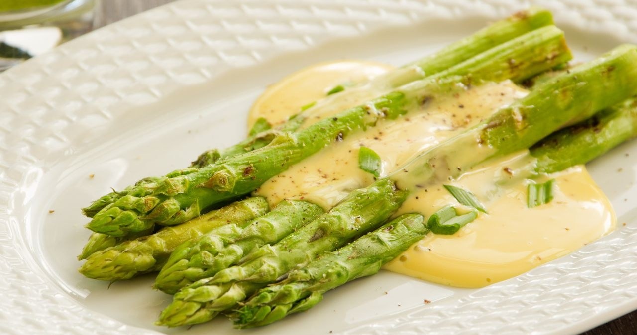 Grilled asparagus with spicy bechamel (Dinner - Sides)