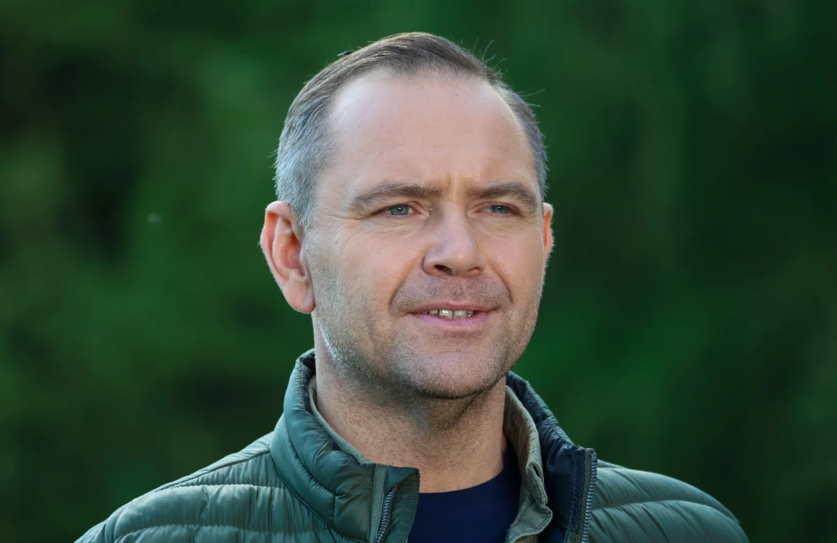 Sprawa zakupu mieszkania przez Karola Nawrockiego od 80-letniego Jerzego Ż. budzi kontrowersje. Dzieci pana Jerzego, które przez lata nie utrzymywały z nim kontaktu, dowiedziały się o transakcji z mediów.