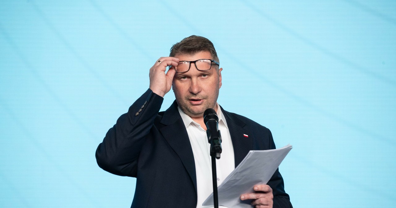 Majątek kandydata PiS na premiera. Dwa kredyty, brak mieszkania i samochodu