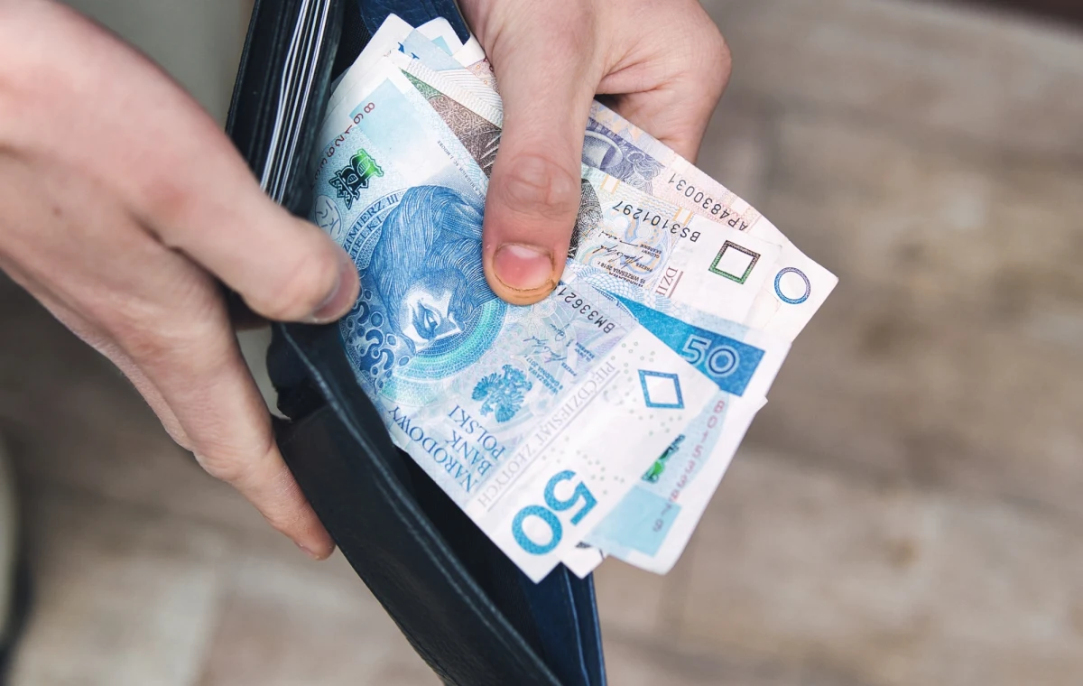 Dobre wieści dla kredytobiorców. Rada Polityki Pieniężnej na zakończonym w środę posiedzeniu obniżyła główną stopę procentową NBP, stopę referencyjną, o 50 punktów bazowych, do 5,25 proc.